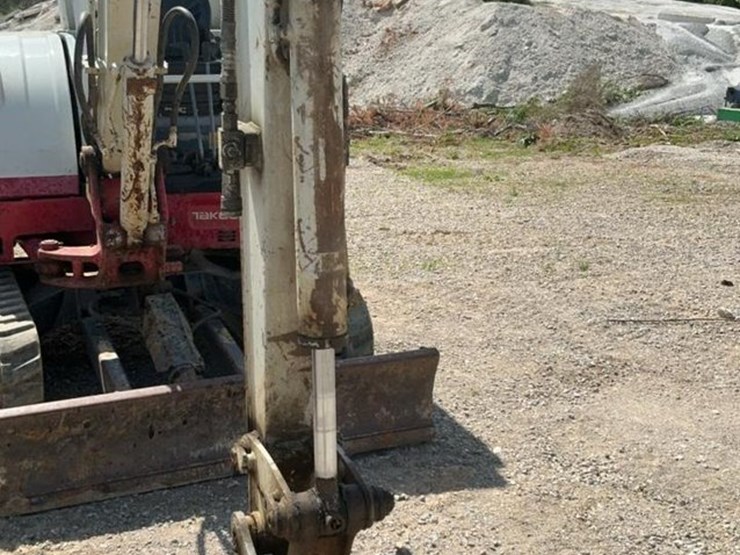 2017-takeuchi-tb240-image-38