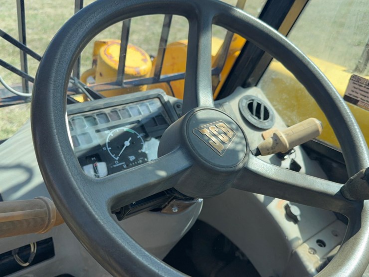 jcb-520-image-16