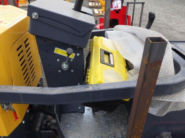 2026-sdlool-1000-vibratory-smooth-drum-roller-image-12