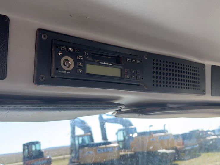 2000-freightliner-fl60-image-24