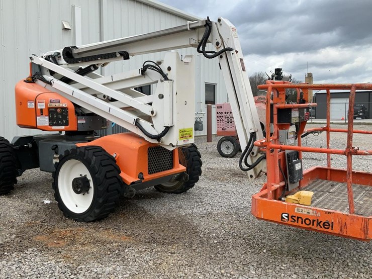 #302-•-2019-snorkel-46'-4wd-articulating-boom-lift-#3-image-4