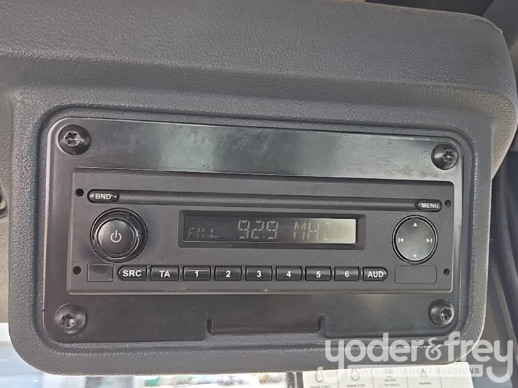 2019-deere-670g-image-110