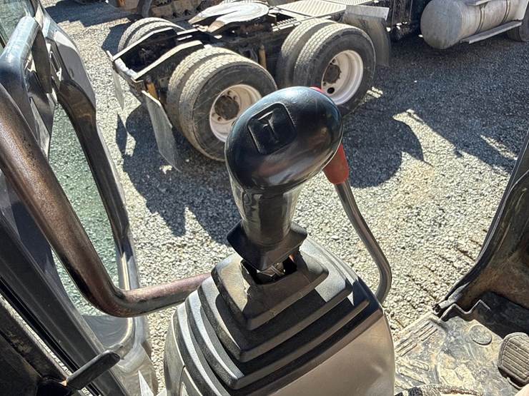 new-holland-eh160-image-69