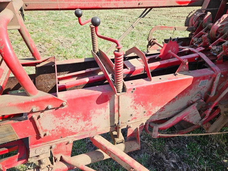 new-holland-315-image-23