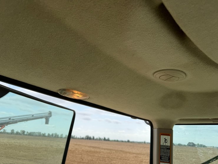 2012-john-deere-8235r-image-63