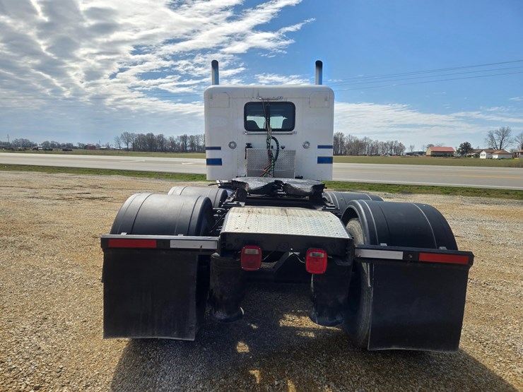 1996-peterbilt-377-image-16