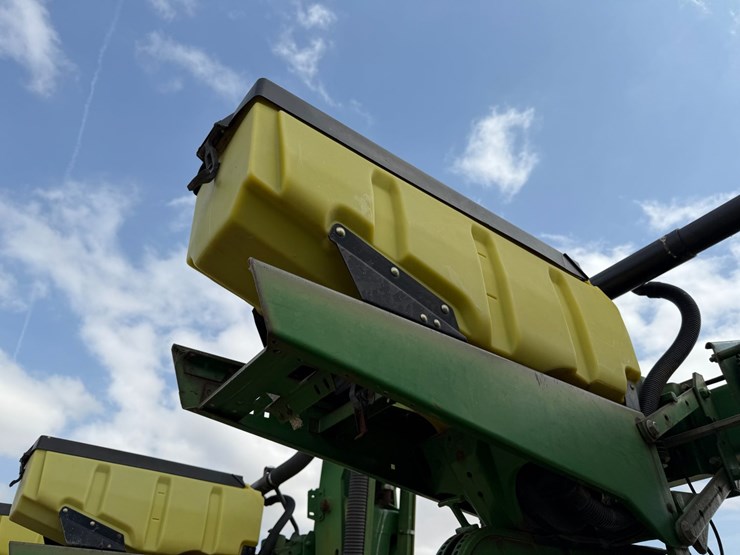 john-deere-1720-image-36