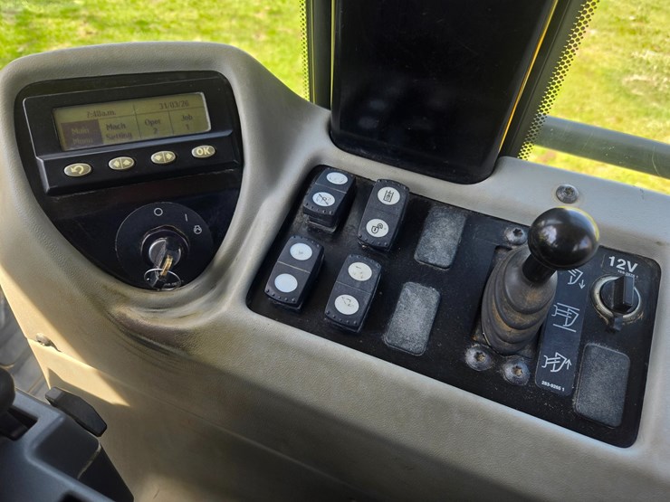 2014-caterpillar-953d-image-53