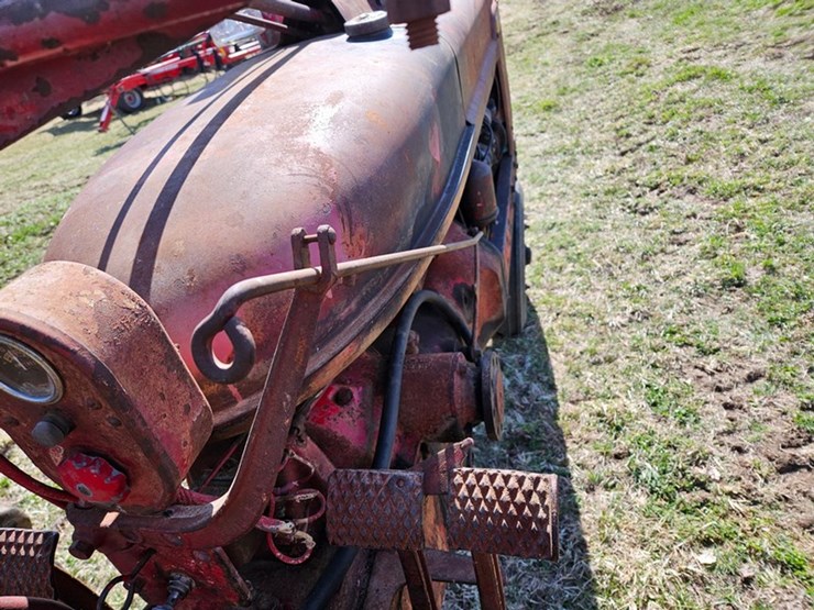 #526-•-farmall-h-tractor-image-24