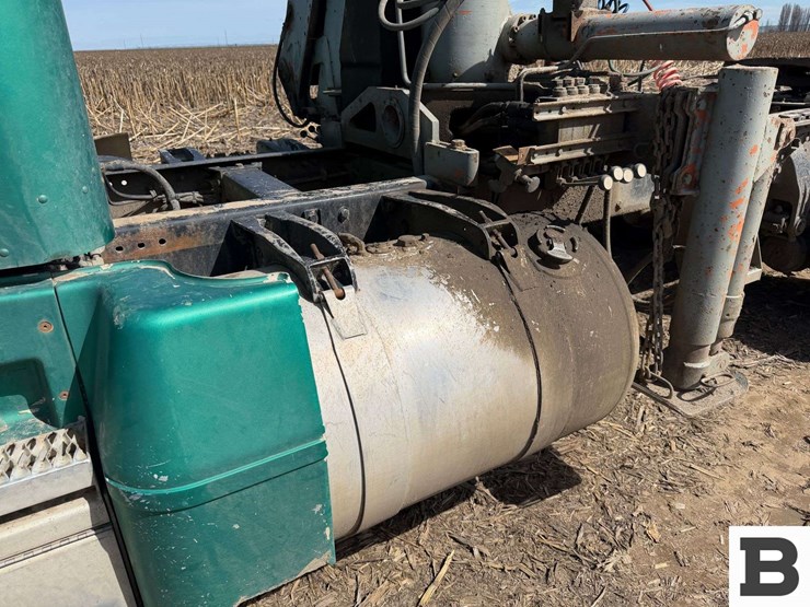 1990-peterbilt-377-image-11