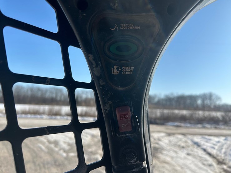 2017-bobcat-t550-image-40