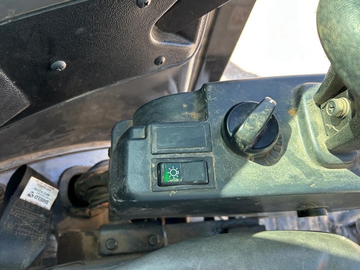 2023-case-cx37c-image-27