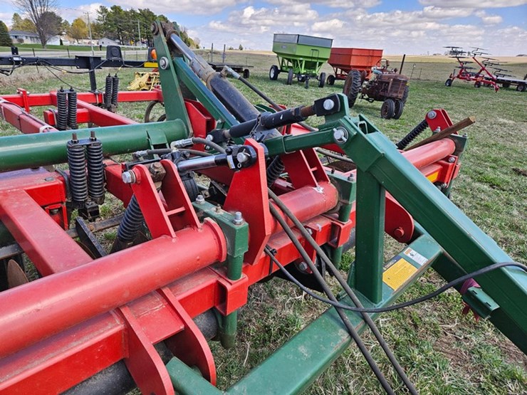 #515-•-brillion-sb-91-9-shank-chisel-plow-image-14