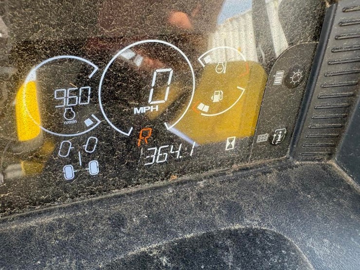 2022-john-deere-gator-image-15