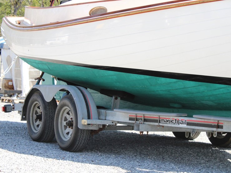 #9545-•-grimmalkin-–-18'-fenwick-williams-classic-wooden-catboat-w/-trailer-image-29
