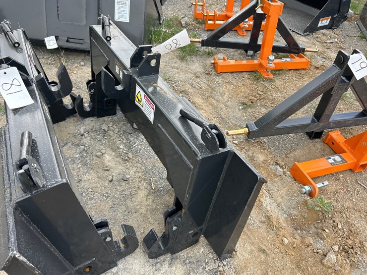 #80-•-skid-steer-to-3pt-quick-hitch-adapter-image-1
