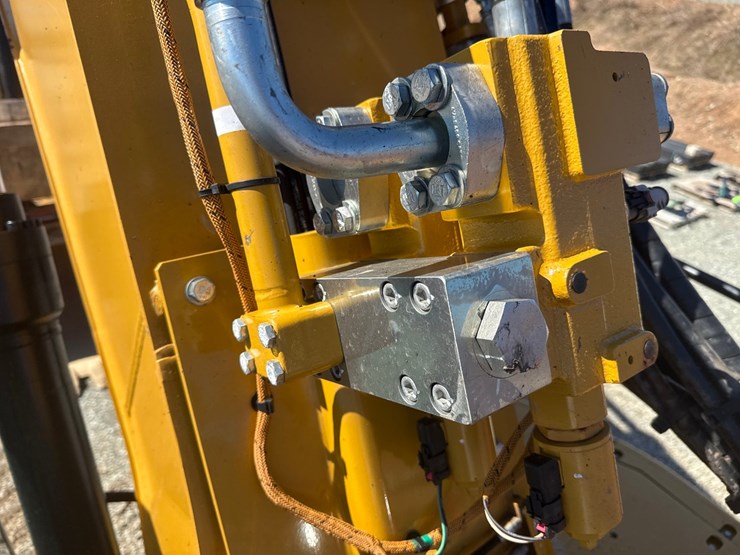 caterpillar-325-image-39