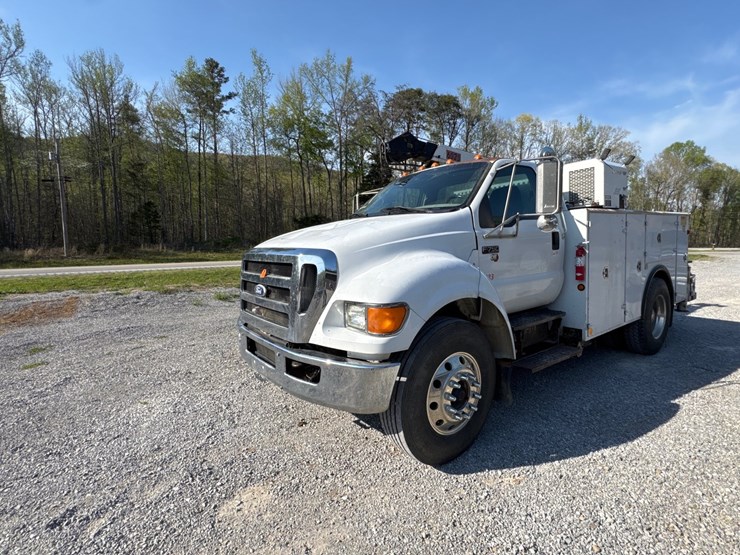 2004-ford-f750-image-2