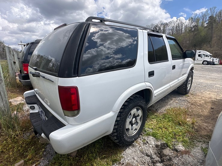 2004-chevrolet-blazer-image-3