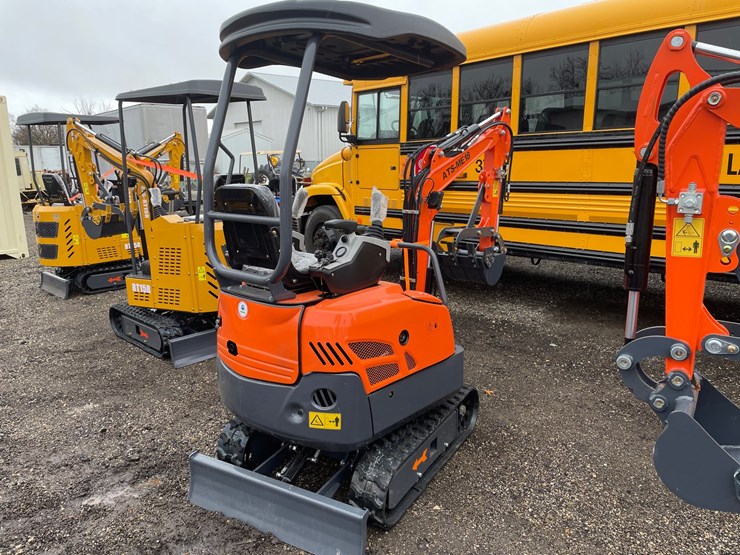 #3295-•-2026-ats-me18-mini-excavator-image-3