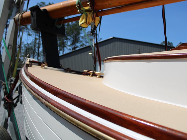 #9545-•-grimmalkin-–-18'-fenwick-williams-classic-wooden-catboat-w/-trailer-image-39