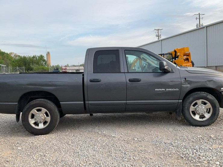 2004-dodge-2500-image-6