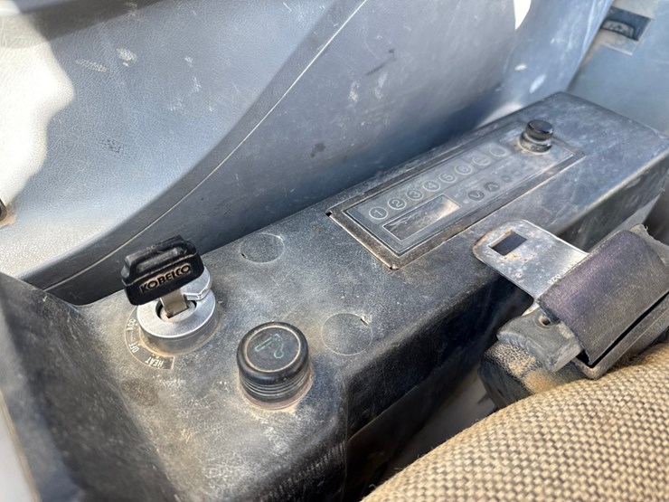 new-holland-eh160-image-70