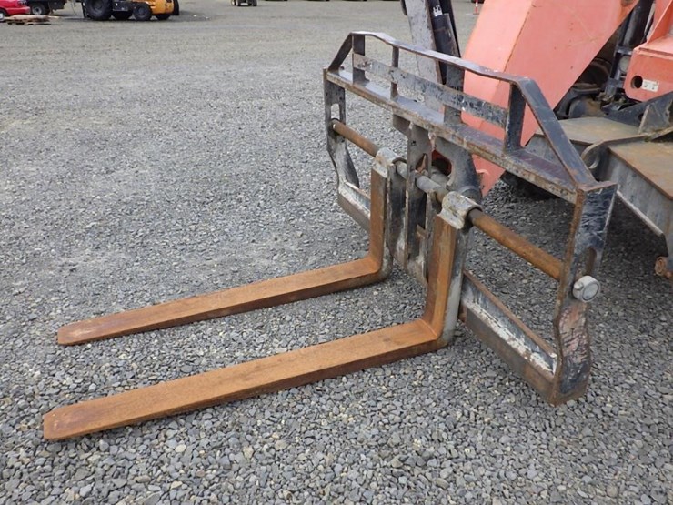 2011-jlg-10054-telescopic-reach-lift-image-22