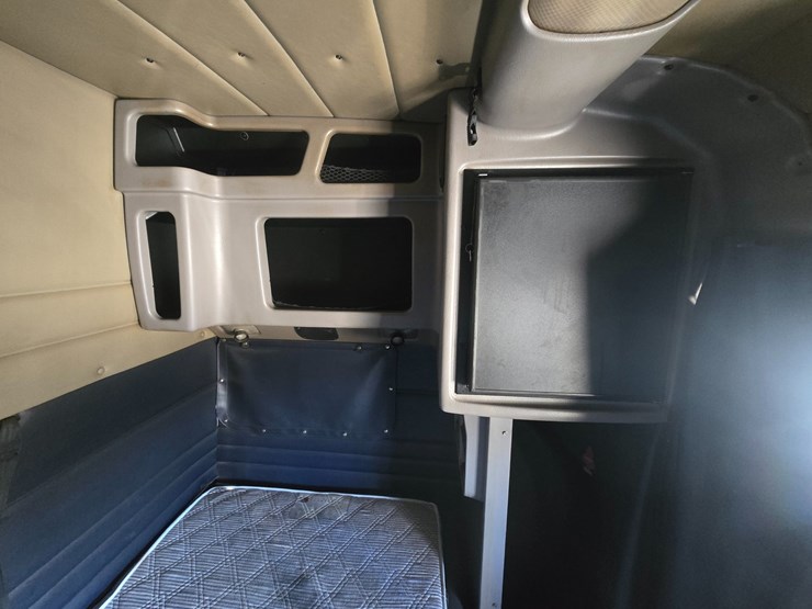 2005-peterbilt-379-image-77