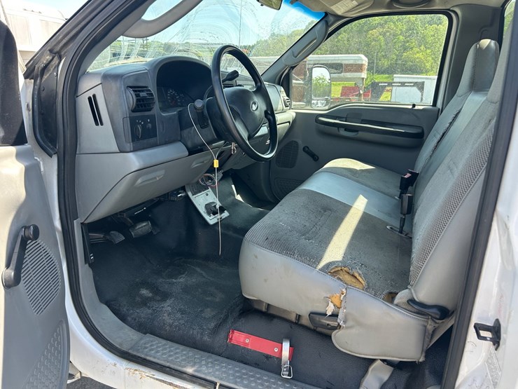 2005-ford-f550-image-8