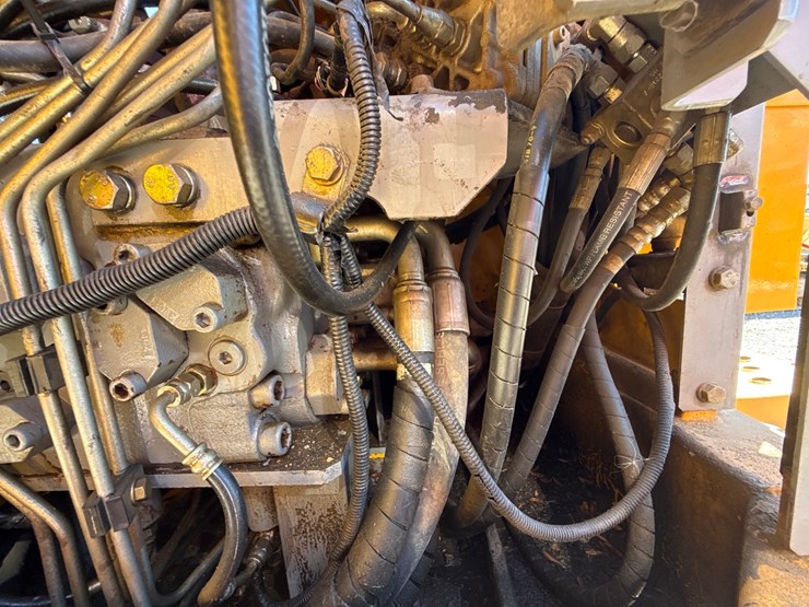 2009-deere-225-lc-image-40