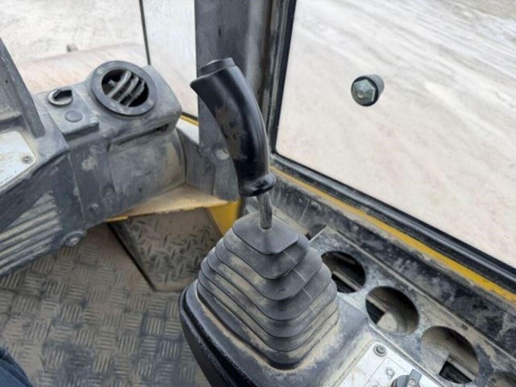 2011-bomag-bw211d-40-image-9