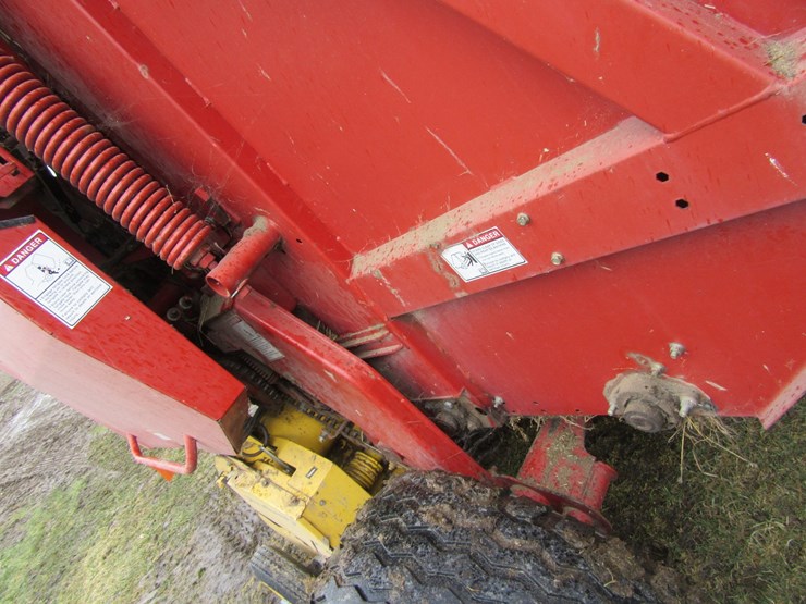 new-holland-br780-image-14