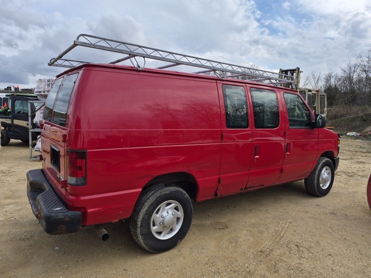 2011-ford-e350-image-4