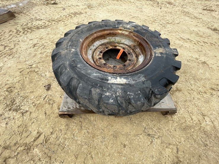 #7542-•-galaxy-brand-telehandler-tire-on-rim-image-3