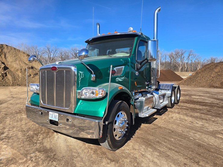 2019-peterbilt-567-image-3