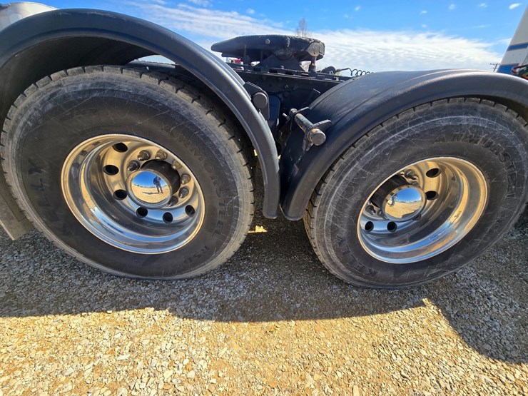 1996-peterbilt-377-image-83