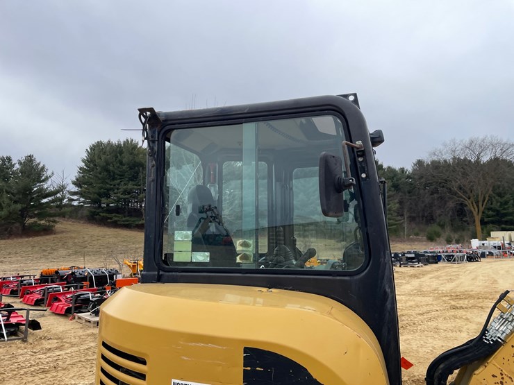 2014-caterpillar-303.5-image-17