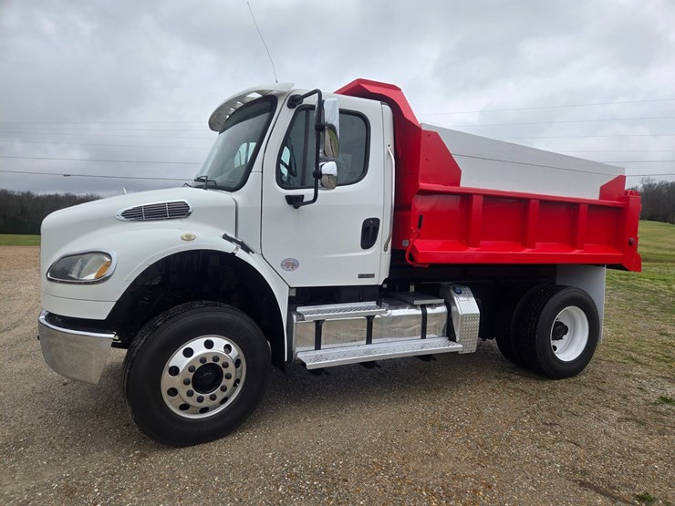 2012-freightliner-m2-106-image-5