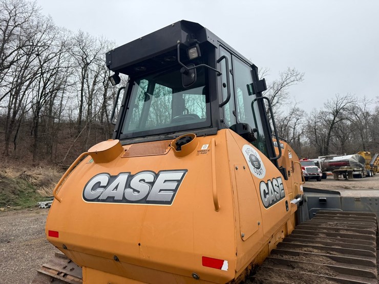 2016-case-1650m-image-42