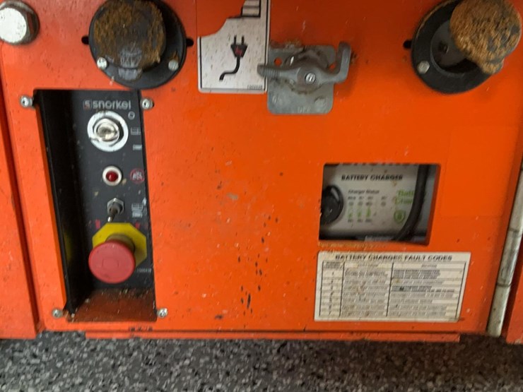 #404-•-2019-snorkel-26'-scissor-lift-image-13