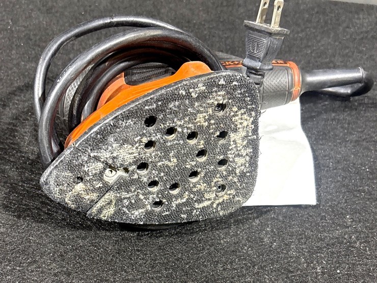 #789-•-black-and-decker-palm-sander-image-2