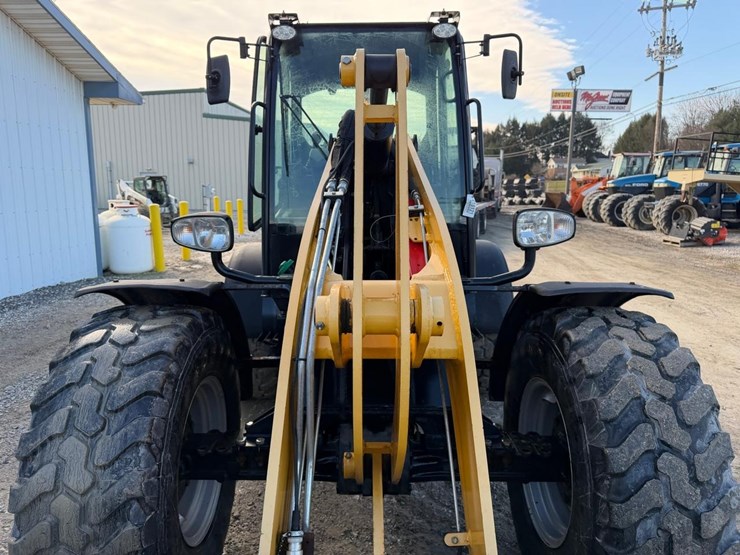 2022-gehl-al750-image-35