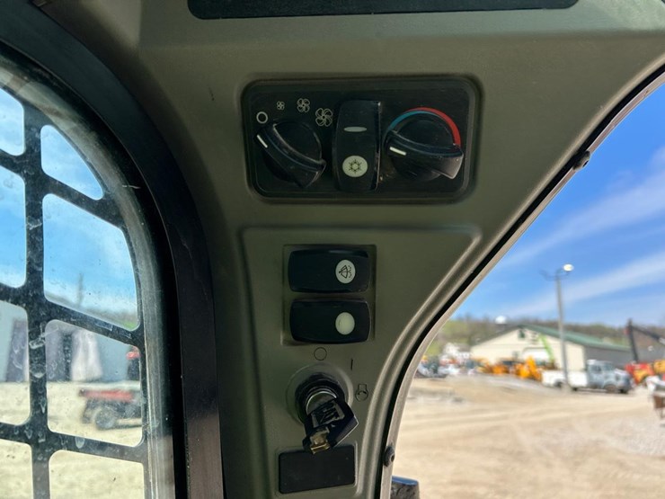 caterpillar-259d-image-27