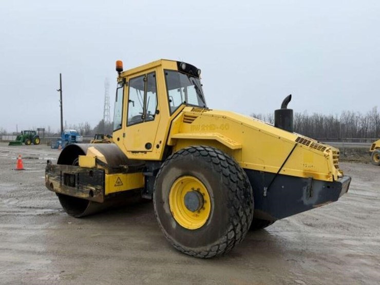 2011-bomag-bw211d-40-image-4