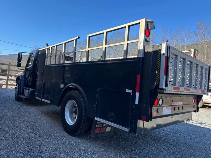 2017-freightliner-m2-106-image-4