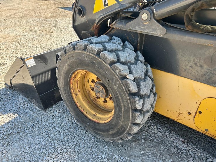 new-holland-l230-image-17