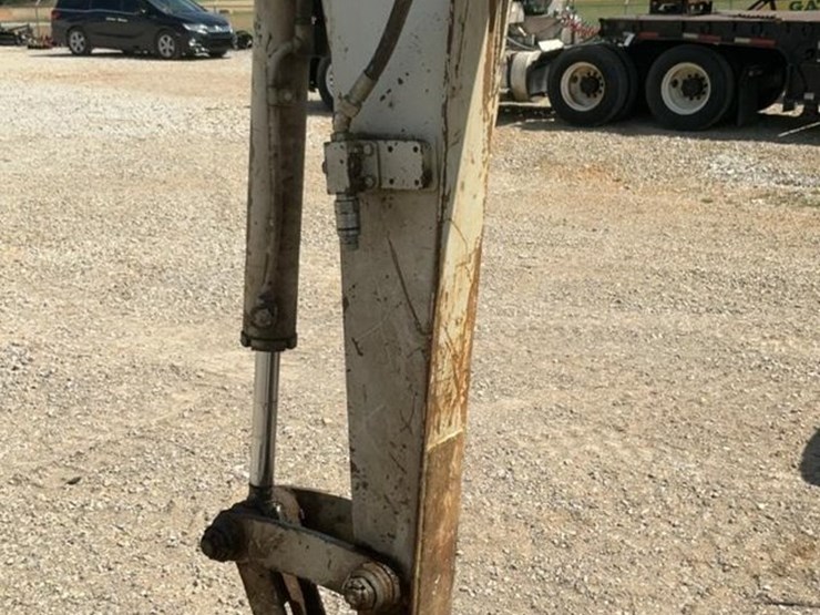 2017-takeuchi-tb240-image-32