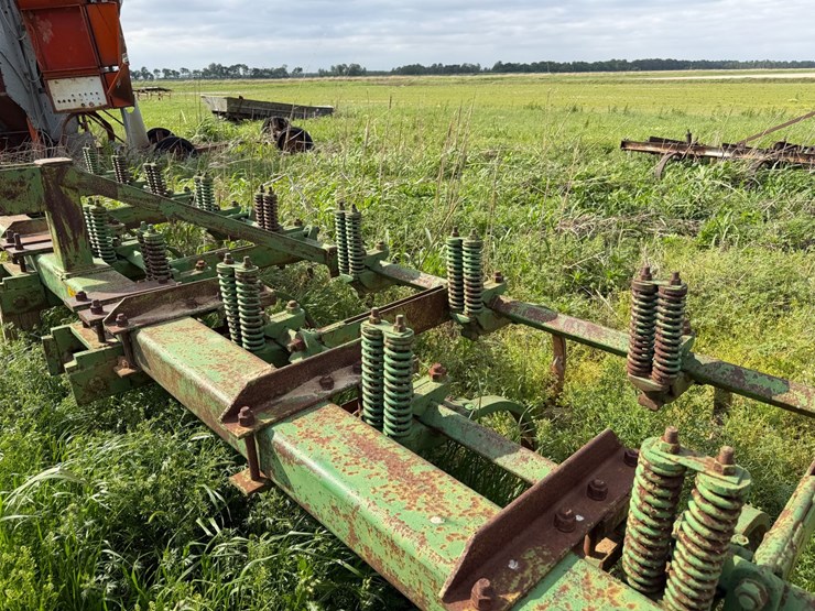 #45300-•-16'-chisel-plow-image-8