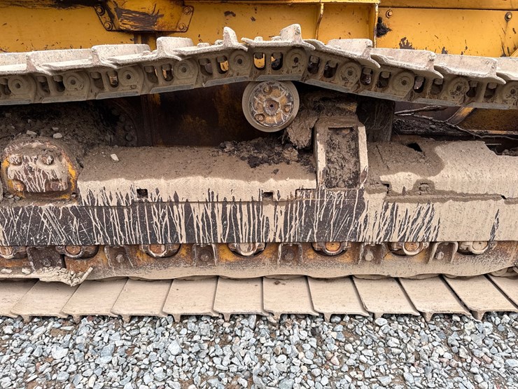 2005-deere-700j-xlt-image-48